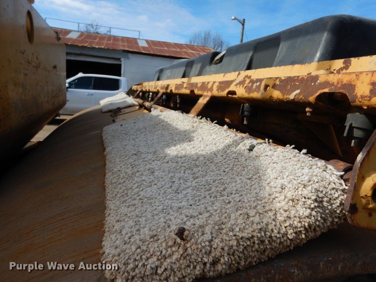 image for item DJ8239 1994 Caterpillar CB-634  double drum vibratory roller