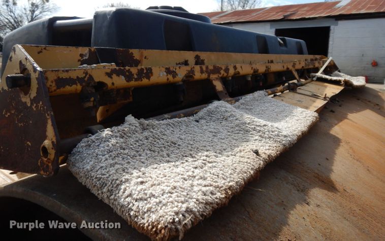 image for item DJ8239 1994 Caterpillar CB-634  double drum vibratory roller