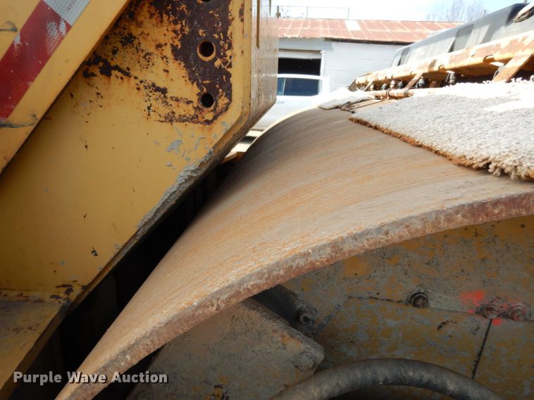 image for item DJ8239 1994 Caterpillar CB-634  double drum vibratory roller