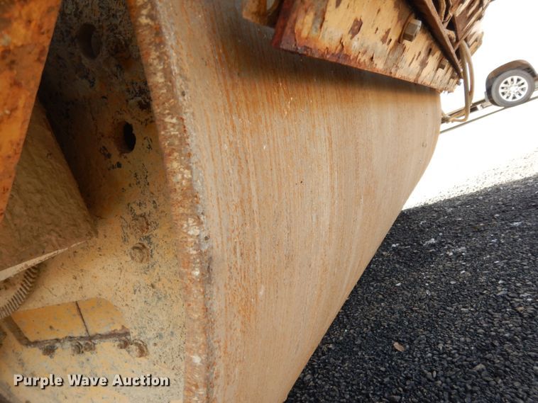 image for item DJ8239 1994 Caterpillar CB-634  double drum vibratory roller