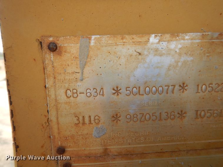 image for item DJ8239 1994 Caterpillar CB-634  double drum vibratory roller