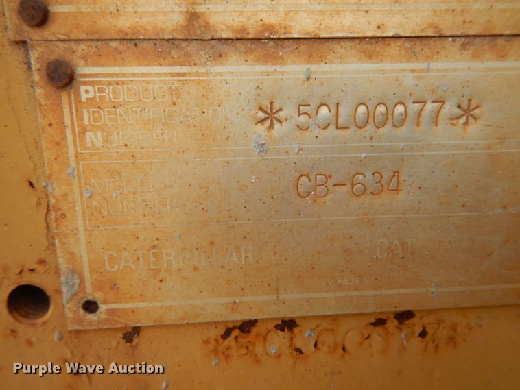 image for item DJ8239 1994 Caterpillar CB-634  double drum vibratory roller
