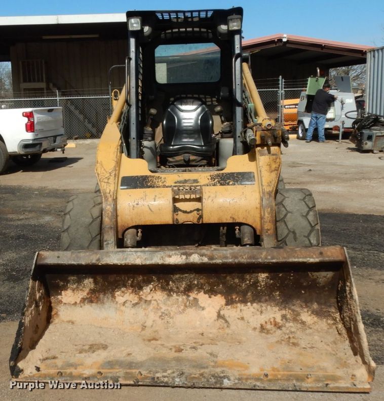 image for item DJ8243 2006 Caterpillar 268B  skid steer loader