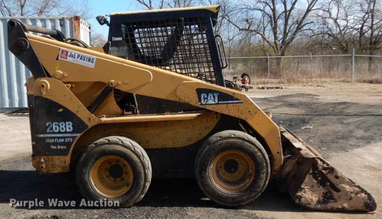 image for item DJ8243 2006 Caterpillar 268B  skid steer loader