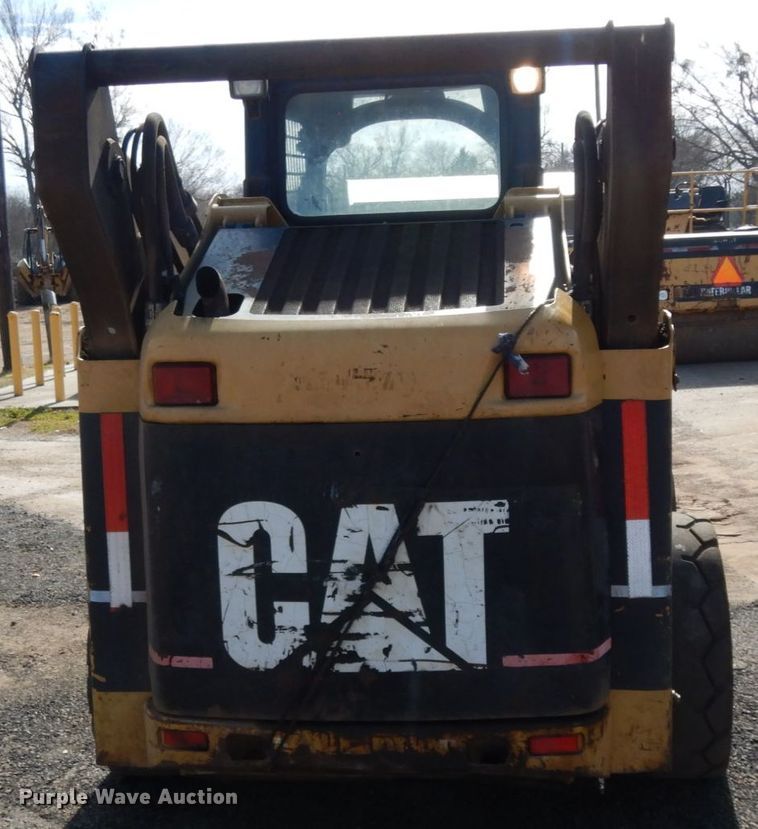 image for item DJ8243 2006 Caterpillar 268B  skid steer loader