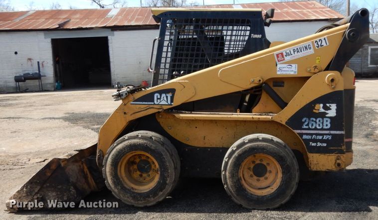image for item DJ8243 2006 Caterpillar 268B  skid steer loader
