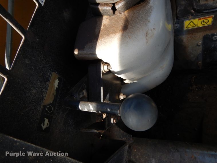 image for item DJ8243 2006 Caterpillar 268B  skid steer loader