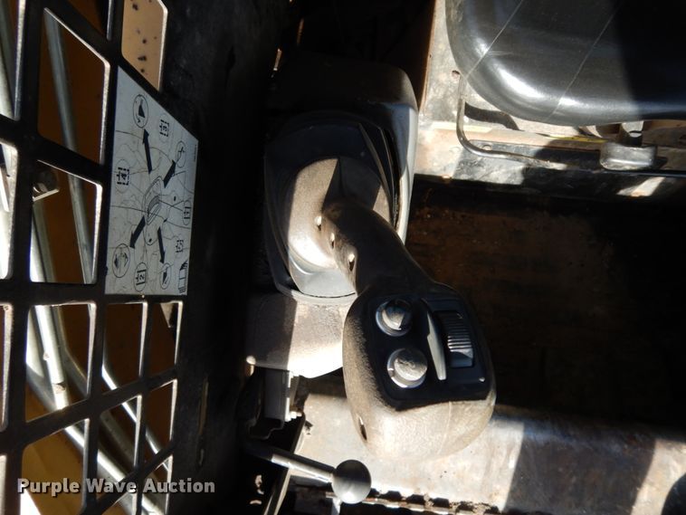 image for item DJ8243 2006 Caterpillar 268B  skid steer loader