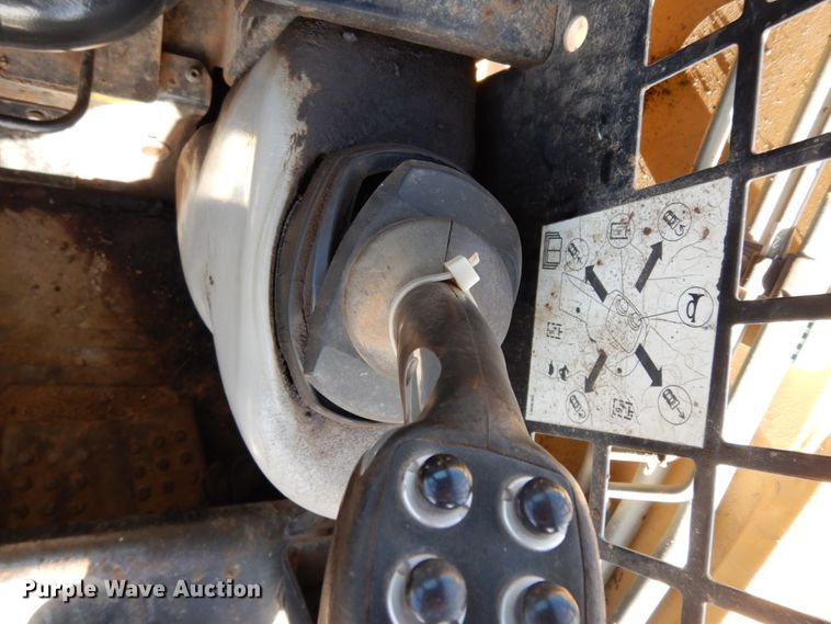 image for item DJ8243 2006 Caterpillar 268B  skid steer loader