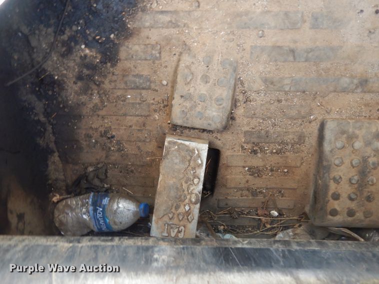 image for item DJ8243 2006 Caterpillar 268B  skid steer loader