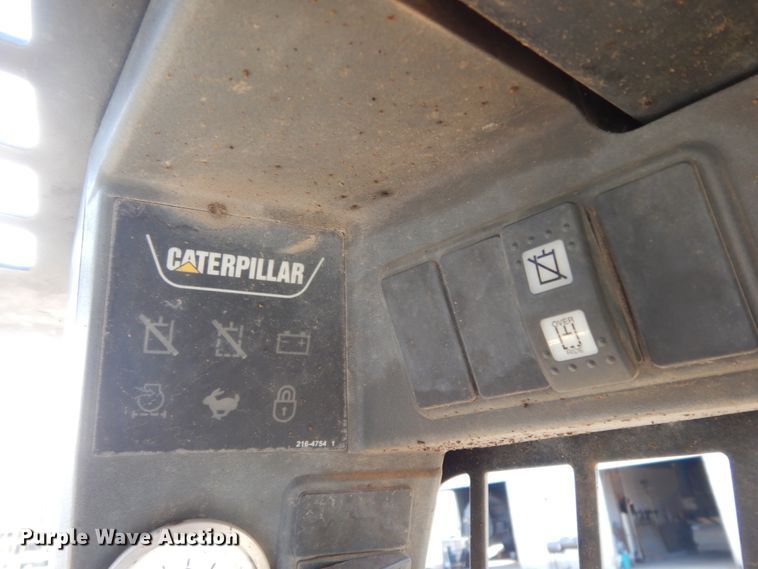 image for item DJ8243 2006 Caterpillar 268B  skid steer loader