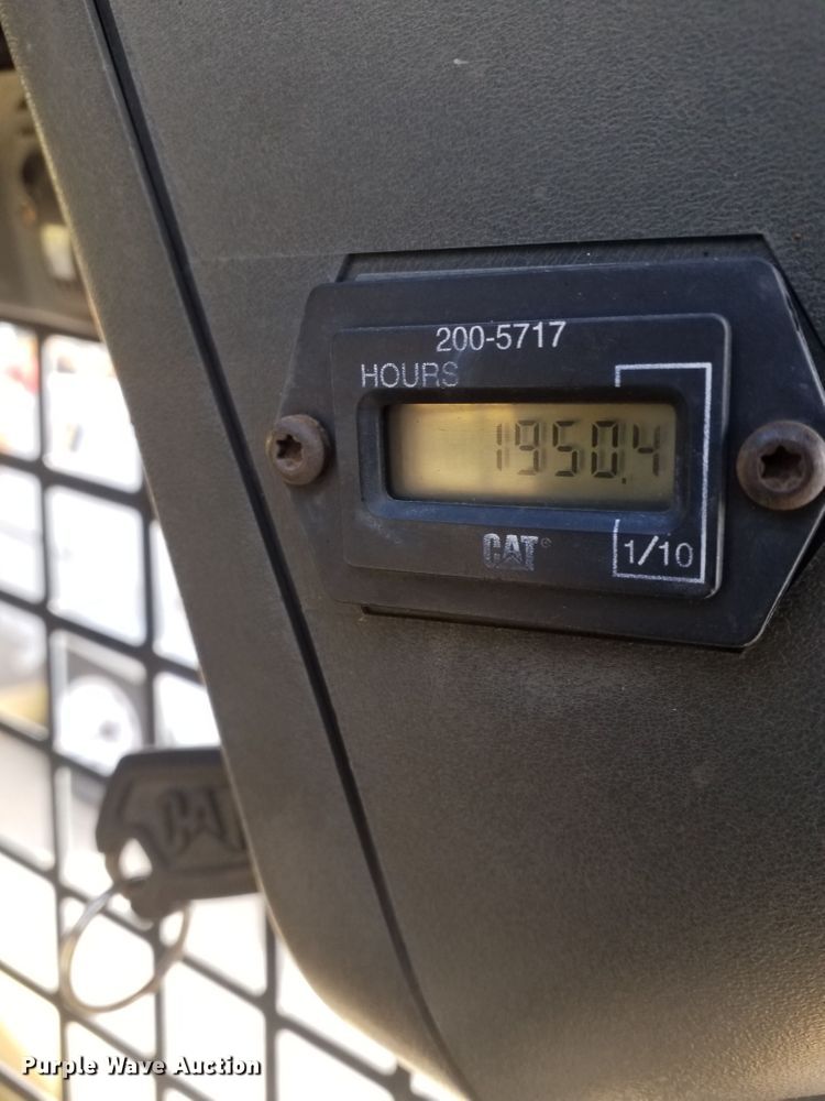 image for item DJ8243 2006 Caterpillar 268B  skid steer loader