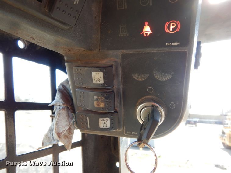 image for item DJ8243 2006 Caterpillar 268B  skid steer loader