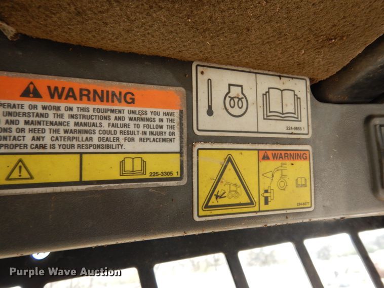 image for item DJ8243 2006 Caterpillar 268B  skid steer loader