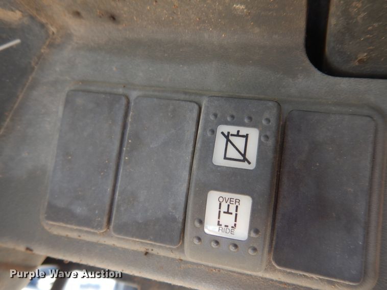 image for item DJ8243 2006 Caterpillar 268B  skid steer loader