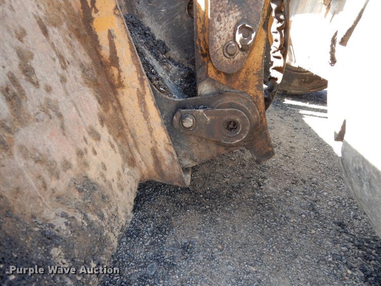 image for item DJ8243 2006 Caterpillar 268B  skid steer loader