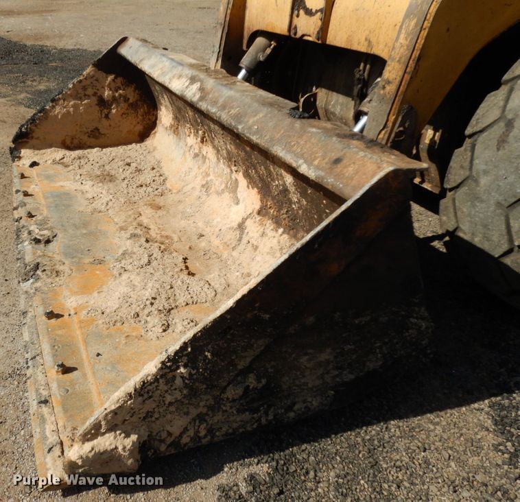 image for item DJ8243 2006 Caterpillar 268B  skid steer loader