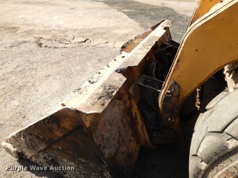 image for item DJ8243 2006 Caterpillar 268B  skid steer loader