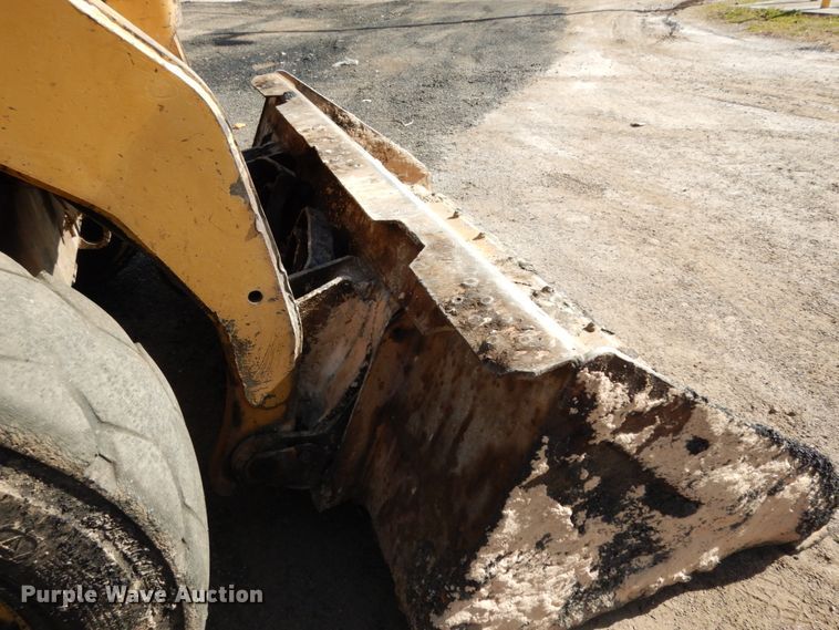 image for item DJ8243 2006 Caterpillar 268B  skid steer loader