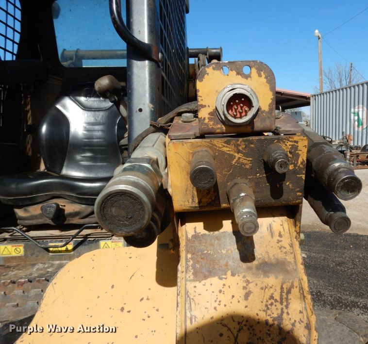 image for item DJ8243 2006 Caterpillar 268B  skid steer loader