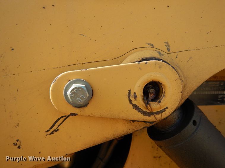 image for item DJ8243 2006 Caterpillar 268B  skid steer loader