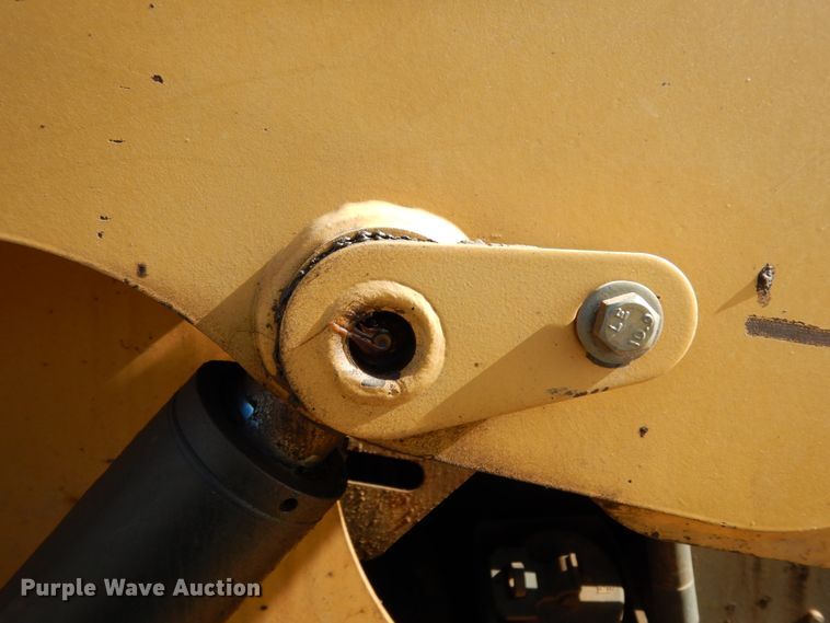 image for item DJ8243 2006 Caterpillar 268B  skid steer loader