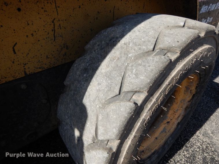 image for item DJ8243 2006 Caterpillar 268B  skid steer loader