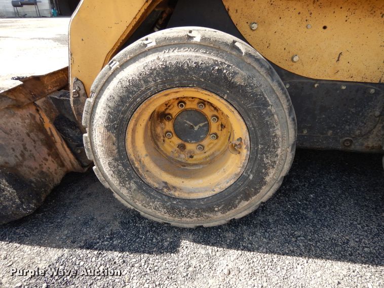 image for item DJ8243 2006 Caterpillar 268B  skid steer loader