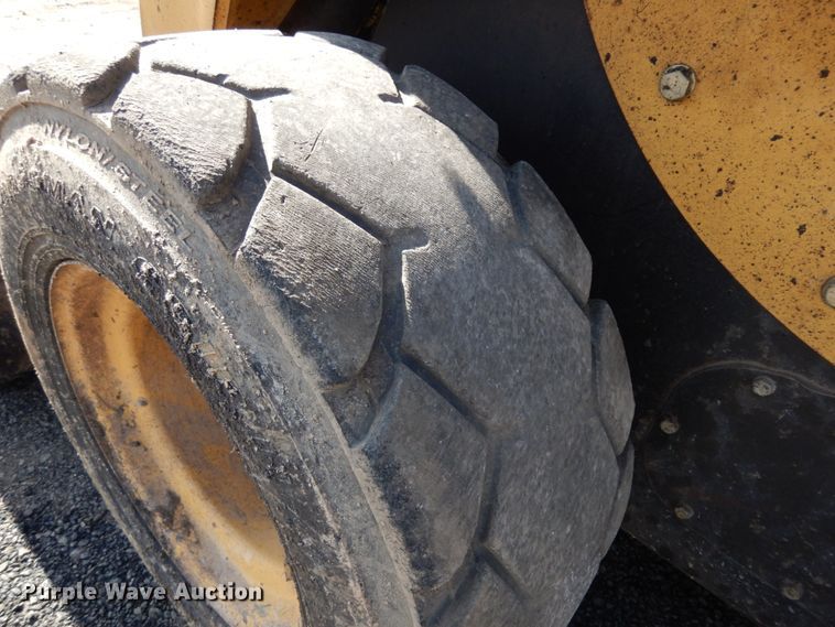 image for item DJ8243 2006 Caterpillar 268B  skid steer loader