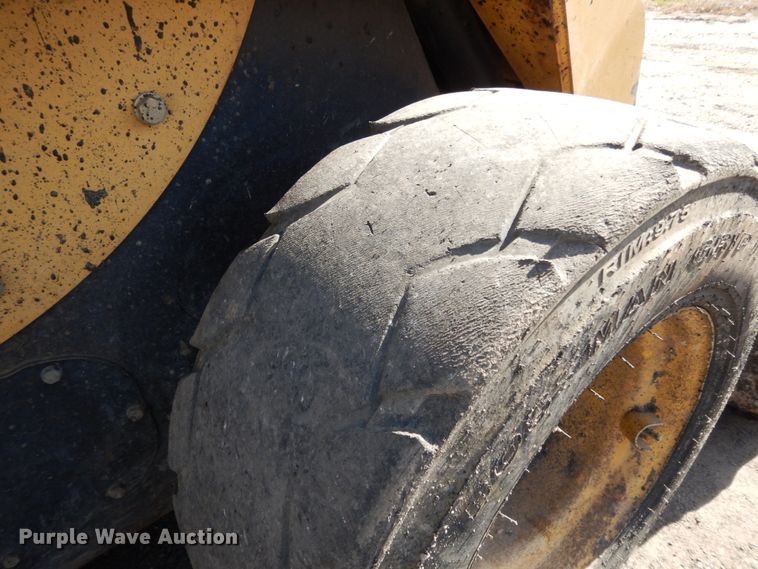 image for item DJ8243 2006 Caterpillar 268B  skid steer loader