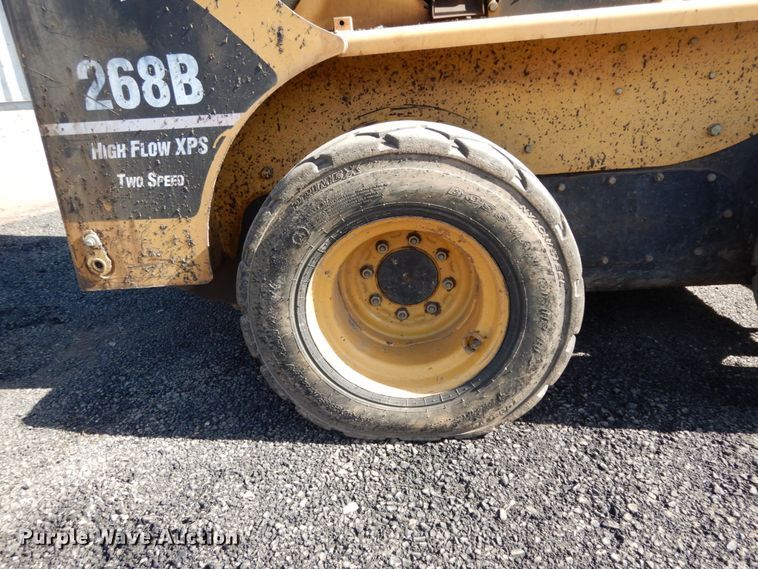 image for item DJ8243 2006 Caterpillar 268B  skid steer loader