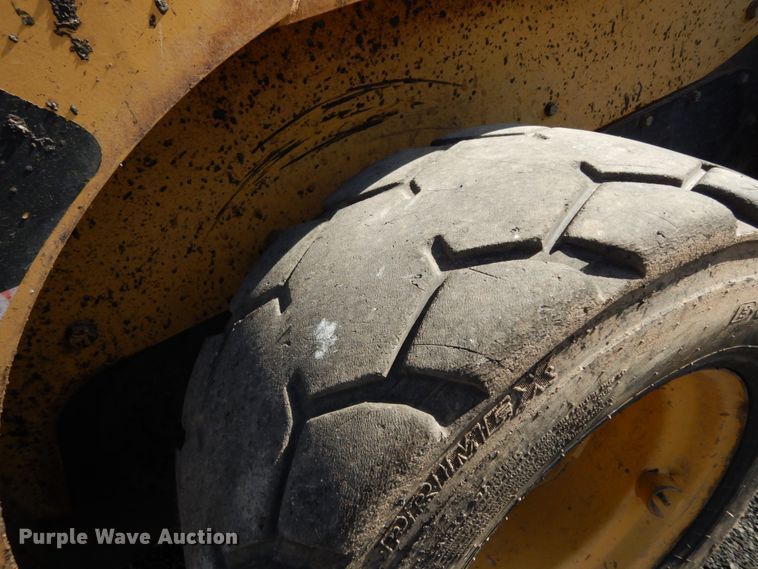 image for item DJ8243 2006 Caterpillar 268B  skid steer loader