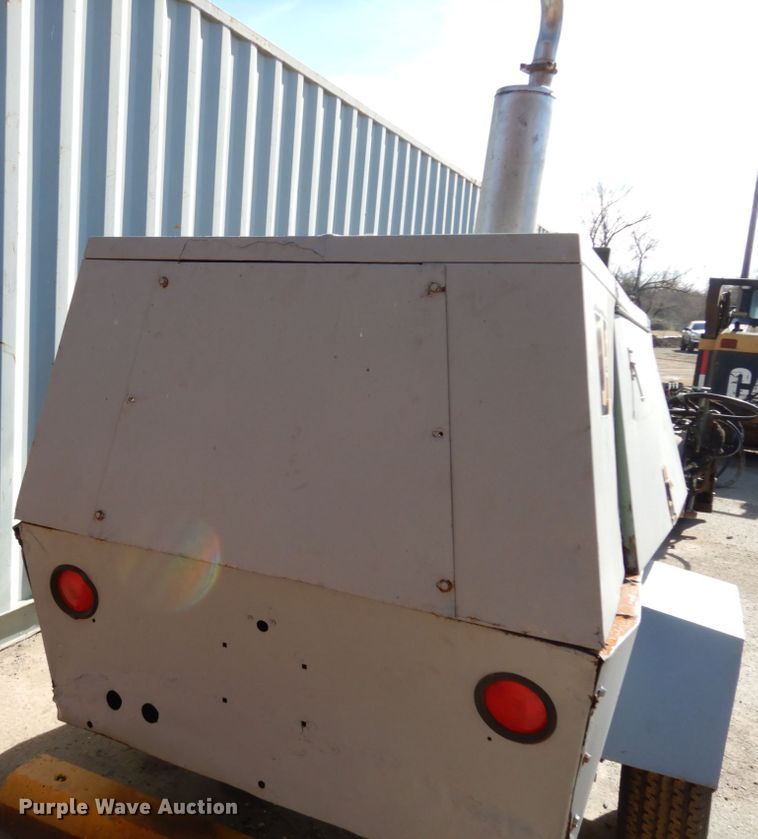 image for item DJ8244 Sullair 185DPQJD  air compressor