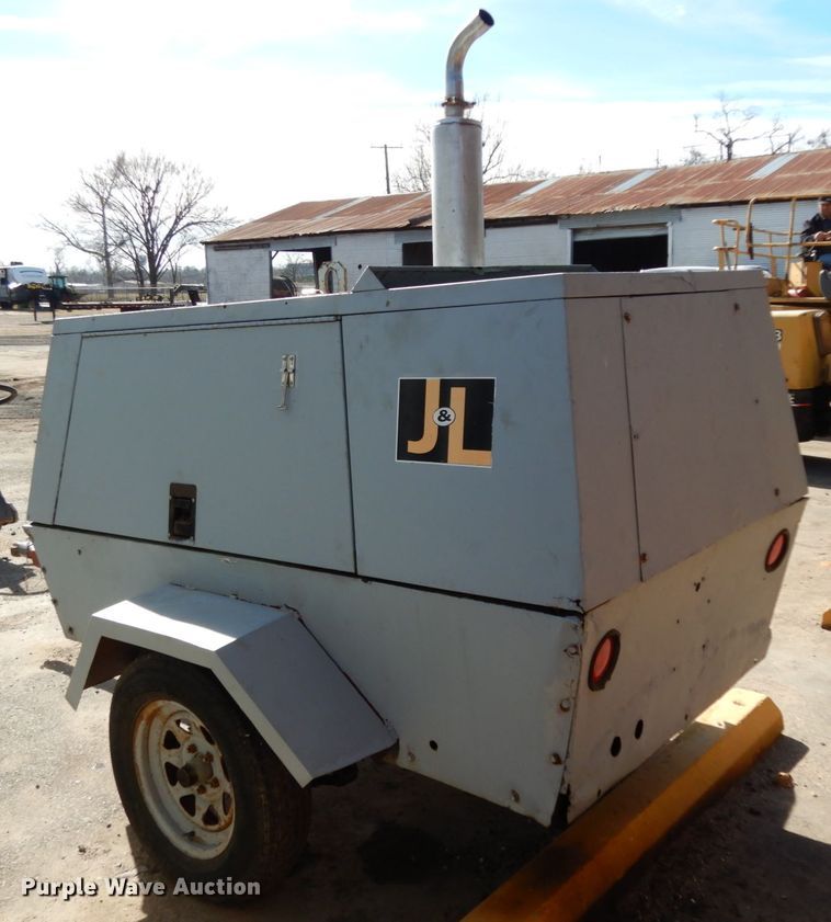 image for item DJ8244 Sullair 185DPQJD  air compressor