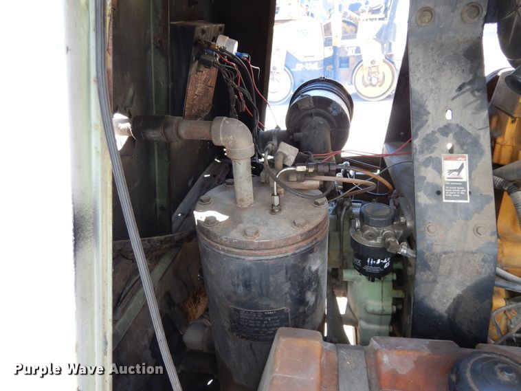 image for item DJ8244 Sullair 185DPQJD  air compressor