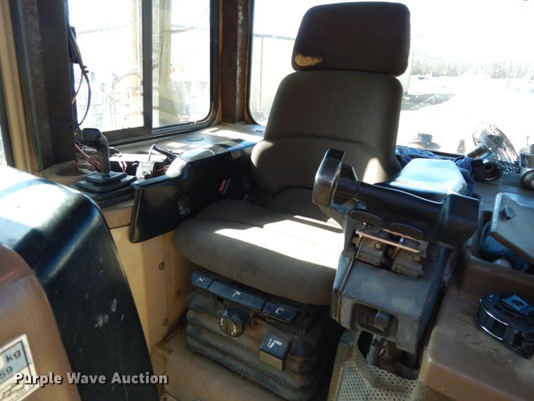 image for item DJ8248 1997 Caterpillar D6M XL  dozer