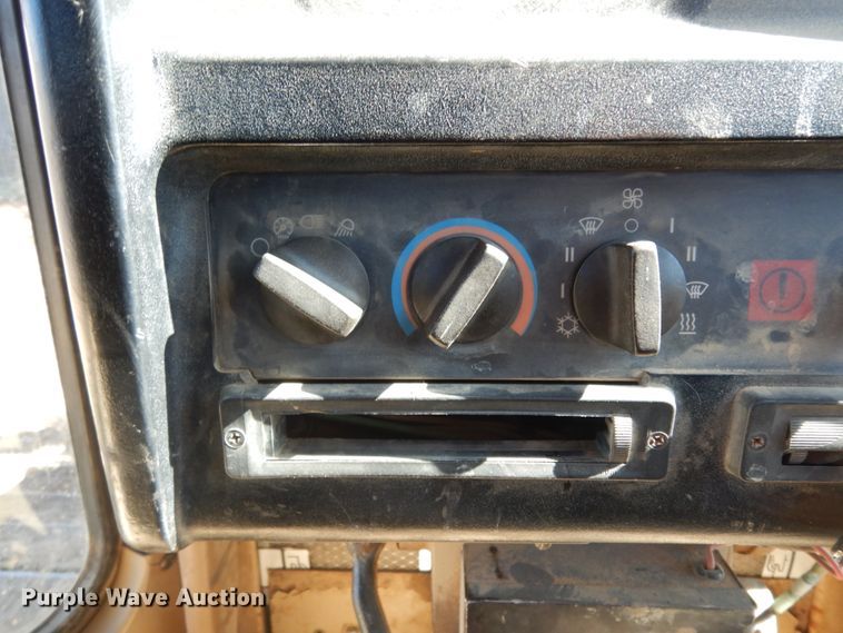 image for item DJ8248 1997 Caterpillar D6M XL  dozer