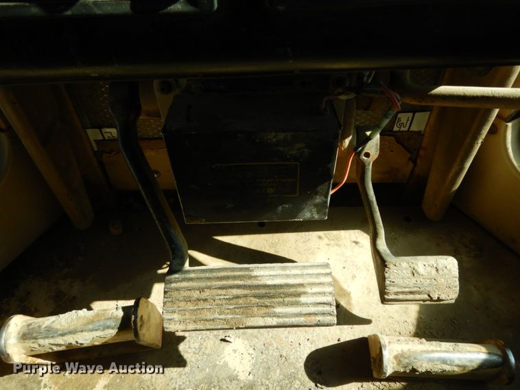 image for item DJ8248 1997 Caterpillar D6M XL  dozer