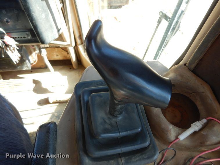 image for item DJ8248 1997 Caterpillar D6M XL  dozer