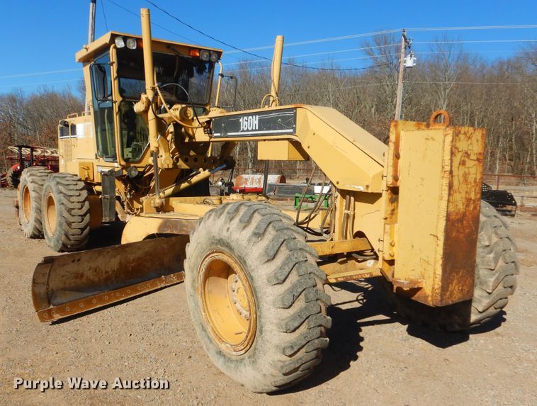image for item DJ8630 1999 Caterpillar 160H  motor grader