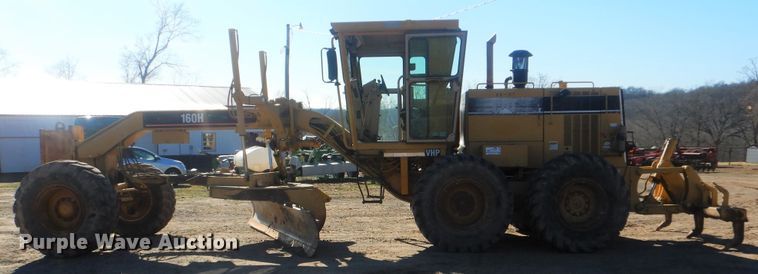 image for item DJ8630 1999 Caterpillar 160H  motor grader