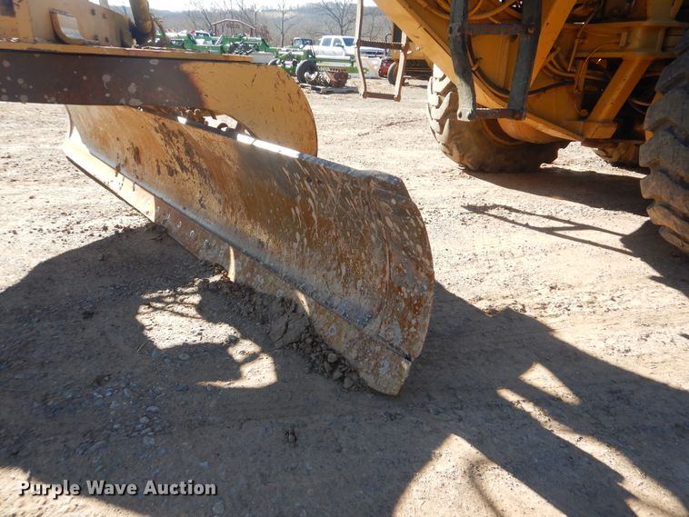 image for item DJ8630 1999 Caterpillar 160H  motor grader