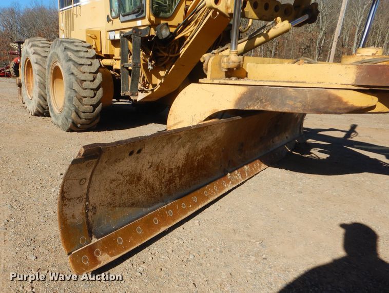 image for item DJ8630 1999 Caterpillar 160H  motor grader