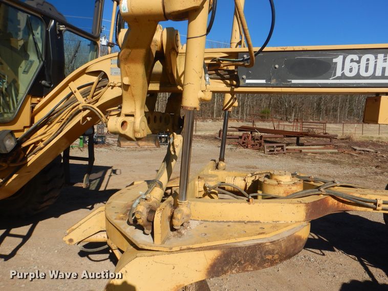 image for item DJ8630 1999 Caterpillar 160H  motor grader