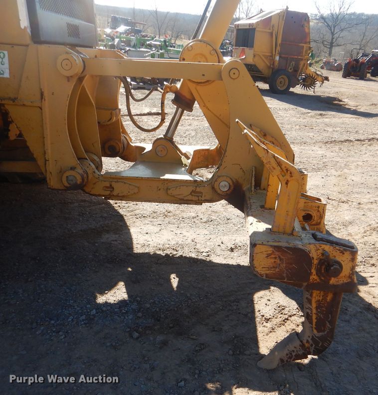 image for item DJ8630 1999 Caterpillar 160H  motor grader