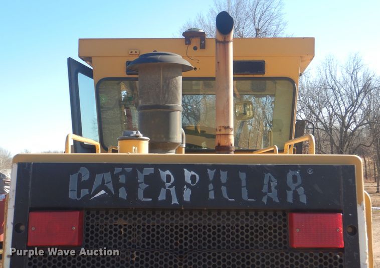 image for item DJ8630 1999 Caterpillar 160H  motor grader