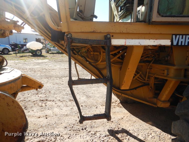 image for item DJ8630 1999 Caterpillar 160H  motor grader