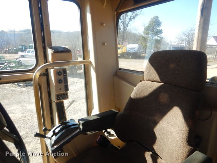 image for item DJ8630 1999 Caterpillar 160H  motor grader