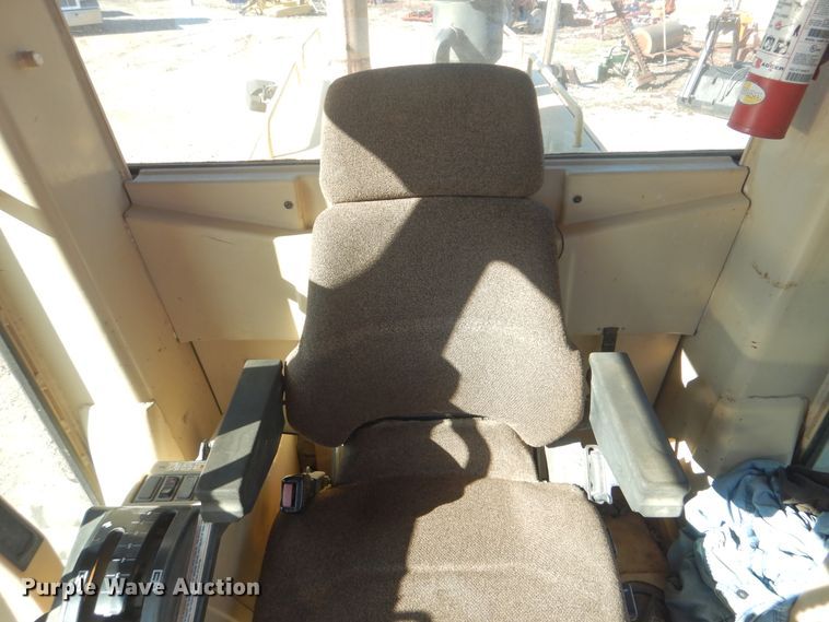 image for item DJ8630 1999 Caterpillar 160H  motor grader