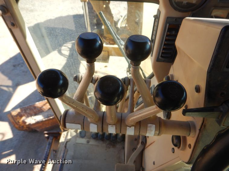 image for item DJ8630 1999 Caterpillar 160H  motor grader